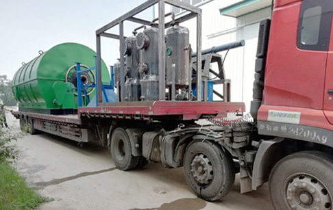 One set 12T/D waste tire pyrolysis plant bought by Hunan,China customers was delivered