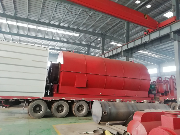 Two sets 12T waste tyre recycling pyrolysis plant were delivered to Jiangsu, China