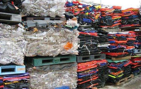 How can plastic be recycled efficiently?