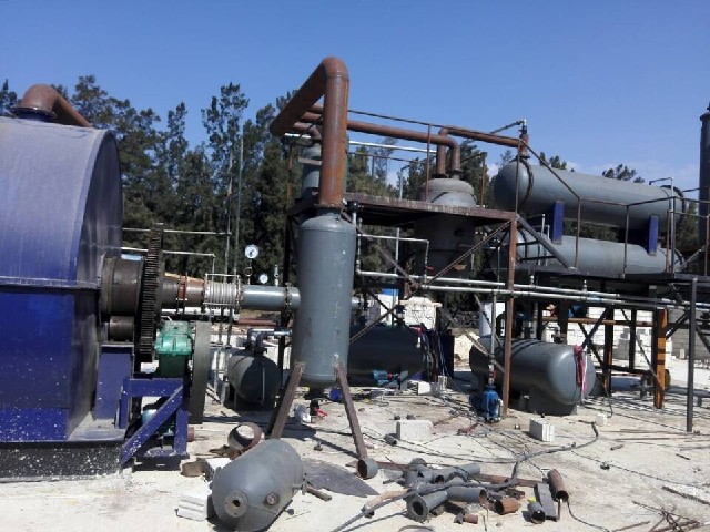 Waste tyre pyrolysis machine installation in Middle east country is drawing to a close