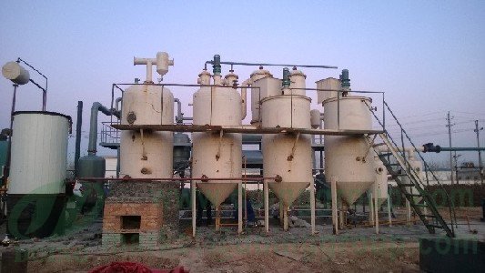 Waste oil distillation machine running well in Lebanon