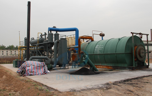 Waste tyre recycling machine