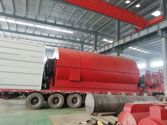 Two sets 12T waste tyre recycling pyrolysis plant were delivered to Jiangsu, China